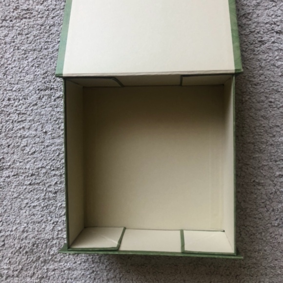 Authentic Gucci Embossed Magnet Closure. - Picture 3 of 4